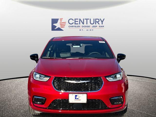 new 2026 Chrysler Pacifica car, priced at $40,000