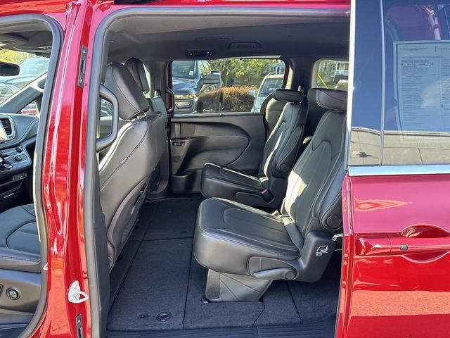 new 2026 Chrysler Pacifica car, priced at $40,000