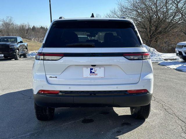 new 2025 Jeep Grand Cherokee car, priced at $43,435