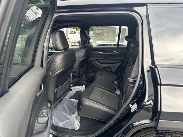 new 2025 Jeep Grand Cherokee car, priced at $38,000