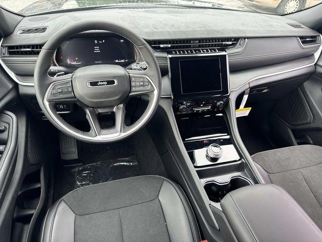 new 2025 Jeep Grand Cherokee car, priced at $38,000