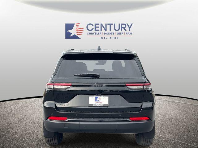 new 2025 Jeep Grand Cherokee car, priced at $38,000