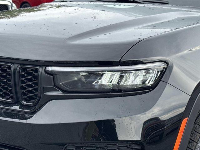 new 2025 Jeep Grand Cherokee car, priced at $38,000