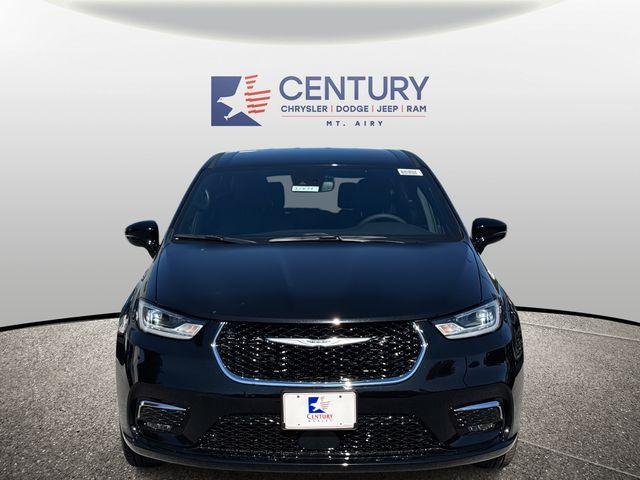 new 2026 Chrysler Pacifica car, priced at $39,000