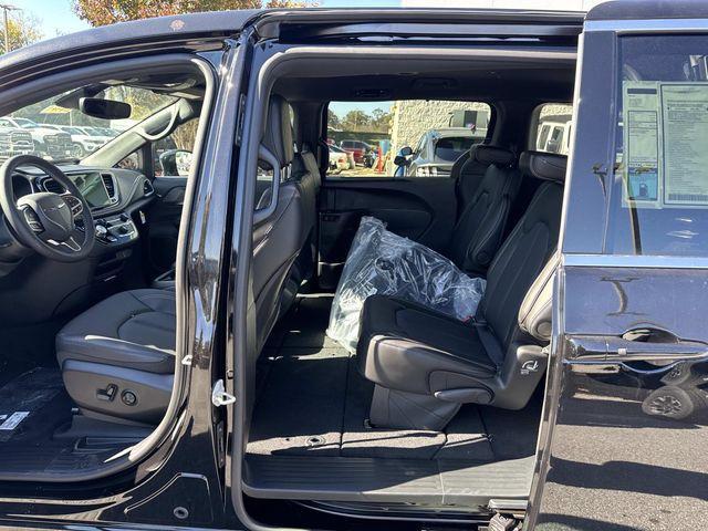 new 2026 Chrysler Pacifica car, priced at $39,000