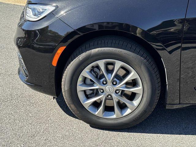 new 2026 Chrysler Pacifica car, priced at $39,000