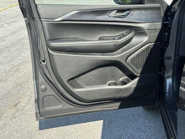 new 2025 Jeep Grand Cherokee car, priced at $37,588