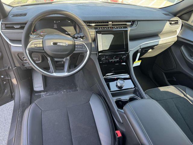 new 2025 Jeep Grand Cherokee car, priced at $37,588