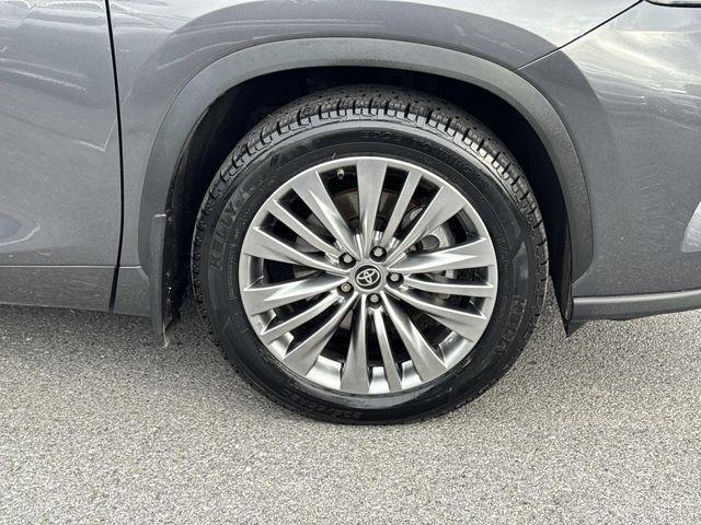 used 2024 Toyota Highlander car, priced at $43,414