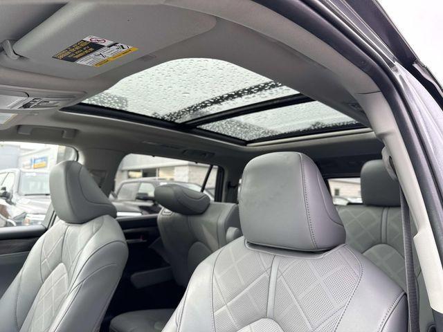 used 2024 Toyota Highlander car, priced at $43,414