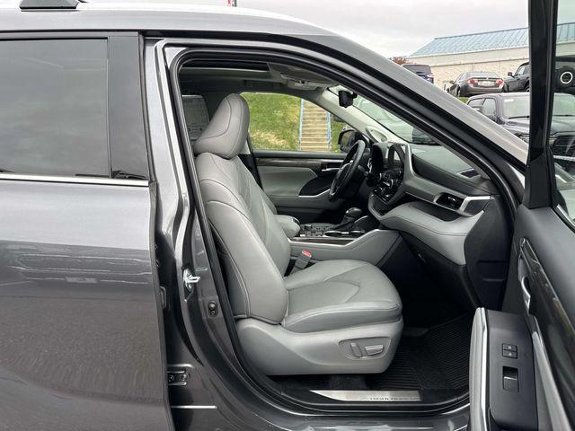used 2024 Toyota Highlander car, priced at $43,414