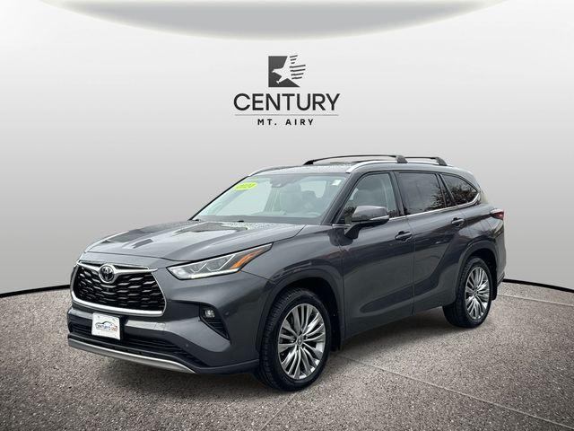 used 2024 Toyota Highlander car, priced at $43,414