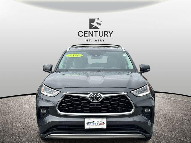 used 2024 Toyota Highlander car, priced at $43,414