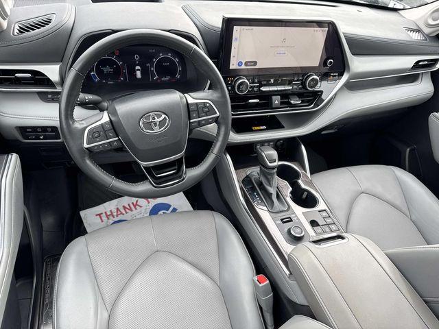 used 2024 Toyota Highlander car, priced at $43,414