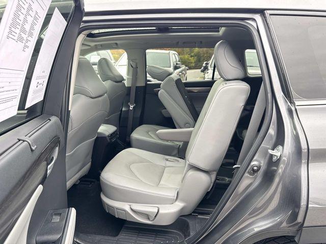 used 2024 Toyota Highlander car, priced at $43,414