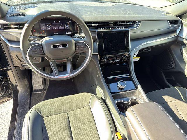 new 2025 Jeep Grand Cherokee car, priced at $38,250