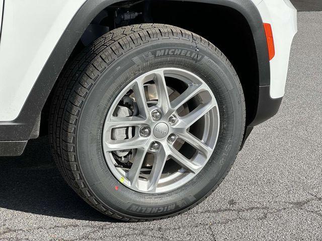 new 2025 Jeep Grand Cherokee car, priced at $37,000