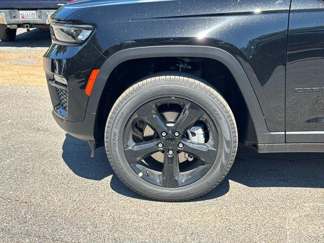new 2025 Jeep Grand Cherokee car, priced at $44,500