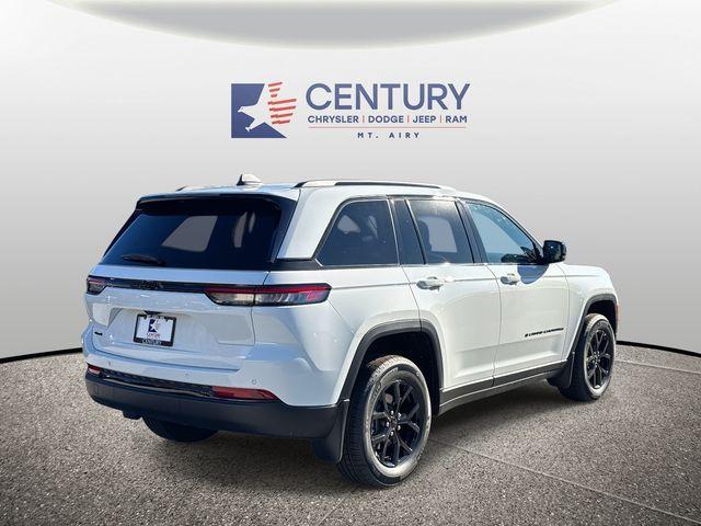 new 2025 Jeep Grand Cherokee car, priced at $36,000