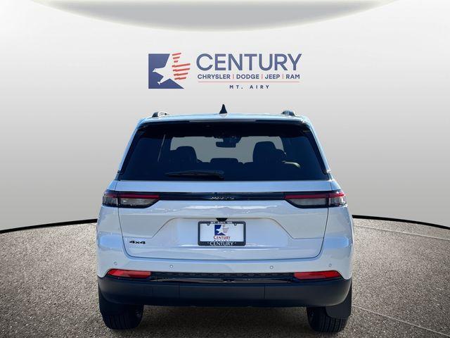 new 2025 Jeep Grand Cherokee car, priced at $36,000