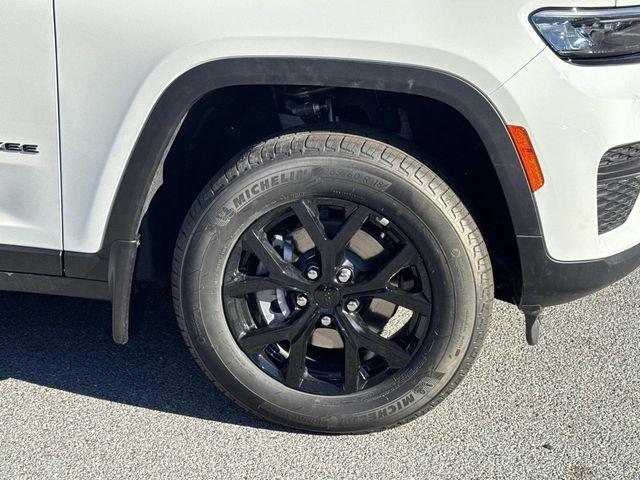 new 2025 Jeep Grand Cherokee car, priced at $36,000