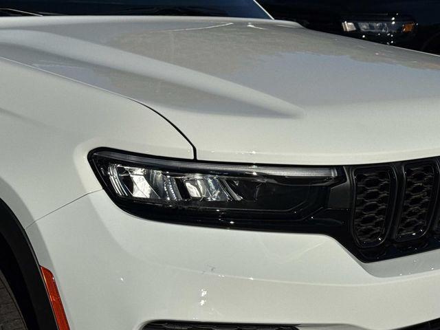 new 2025 Jeep Grand Cherokee car, priced at $36,000