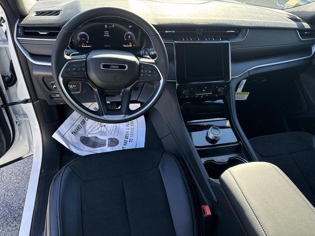 new 2025 Jeep Grand Cherokee car, priced at $36,000