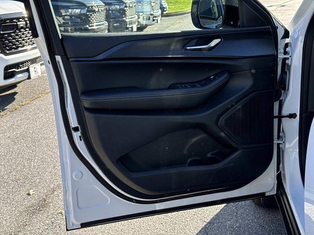 new 2025 Jeep Grand Cherokee car, priced at $36,000