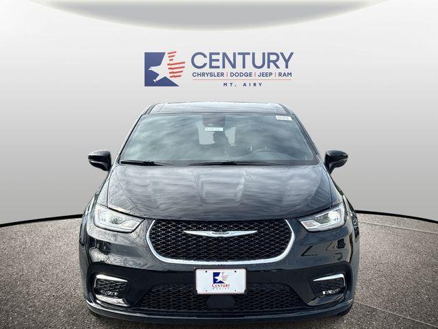 new 2026 Chrysler Pacifica car, priced at $35,000