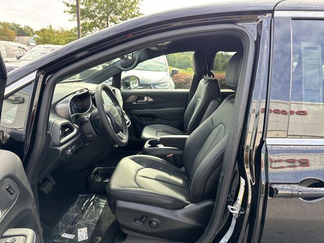 new 2026 Chrysler Pacifica car, priced at $35,000