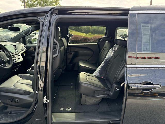 new 2026 Chrysler Pacifica car, priced at $35,000