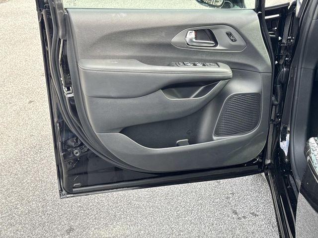 new 2026 Chrysler Pacifica car, priced at $35,000