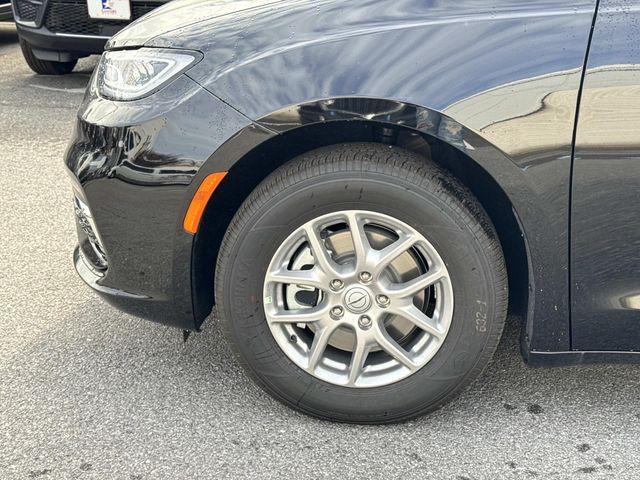 new 2026 Chrysler Pacifica car, priced at $35,000