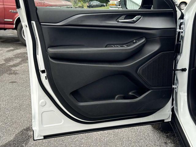 new 2025 Jeep Grand Cherokee car, priced at $36,000