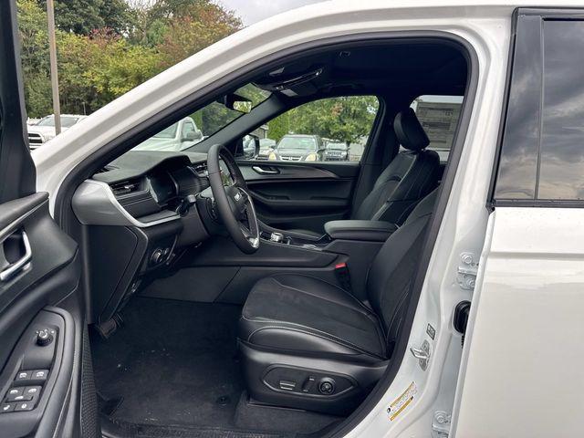 new 2025 Jeep Grand Cherokee car, priced at $36,000