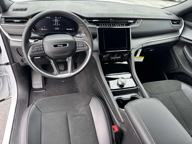 new 2025 Jeep Grand Cherokee car, priced at $36,000