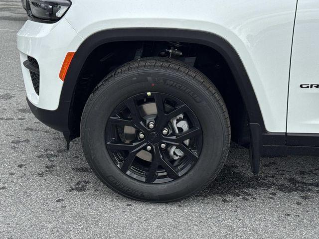 new 2025 Jeep Grand Cherokee car, priced at $36,000