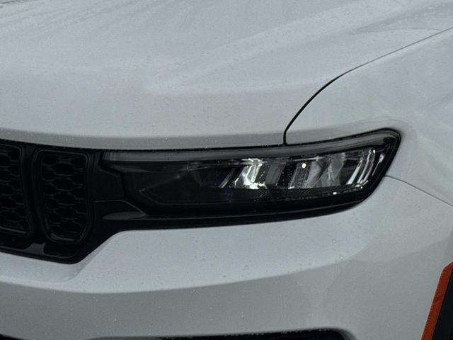 new 2025 Jeep Grand Cherokee car, priced at $36,000