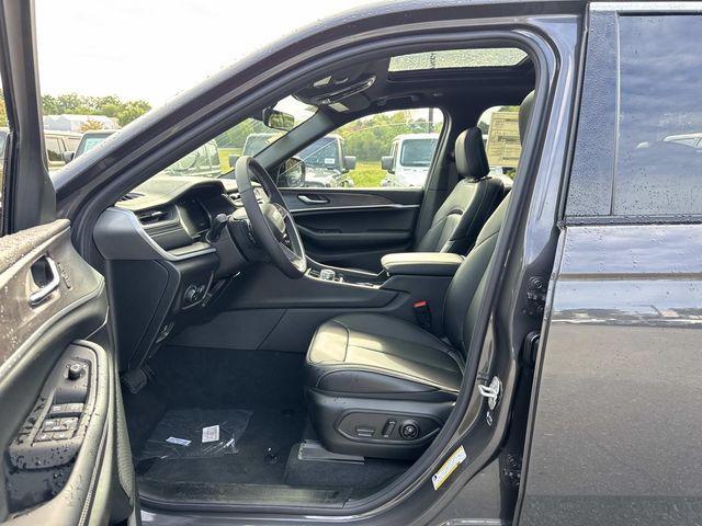 new 2025 Jeep Grand Cherokee car, priced at $46,185