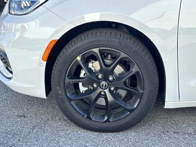new 2026 Chrysler Pacifica car, priced at $42,000