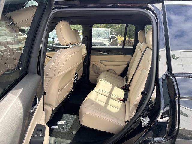 new 2025 Jeep Grand Cherokee car, priced at $46,000