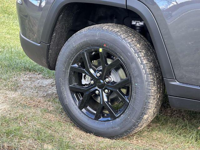 new 2025 Jeep Grand Cherokee car, priced at $42,000