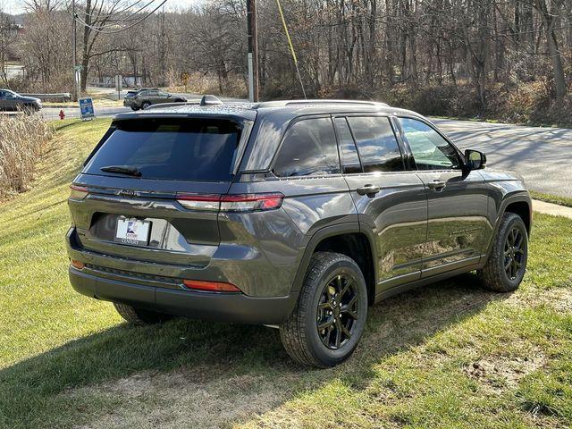 new 2025 Jeep Grand Cherokee car, priced at $42,000