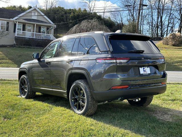 new 2025 Jeep Grand Cherokee car, priced at $42,000