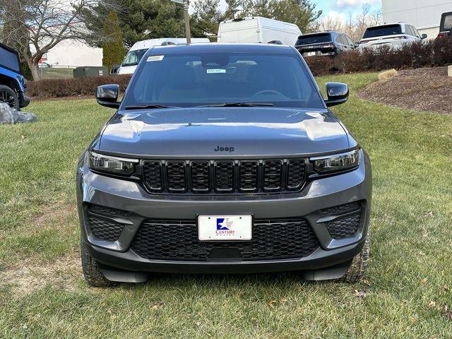 new 2025 Jeep Grand Cherokee car, priced at $42,000