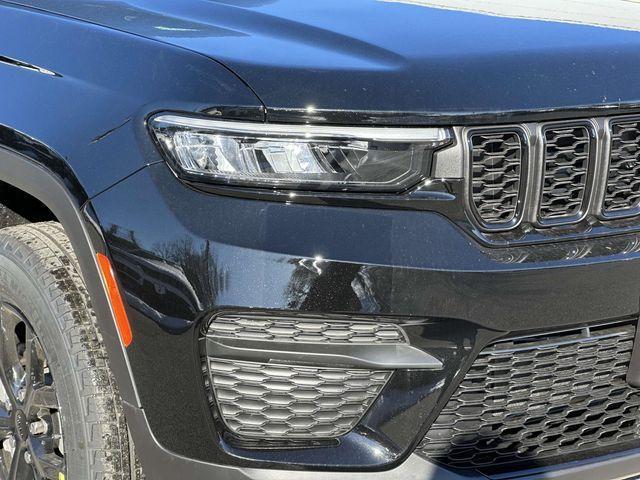 new 2025 Jeep Grand Cherokee car, priced at $42,500