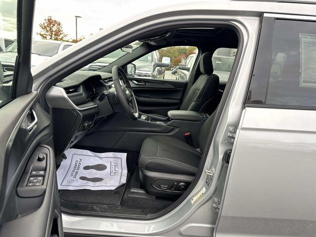 new 2025 Jeep Grand Cherokee L car, priced at $36,500