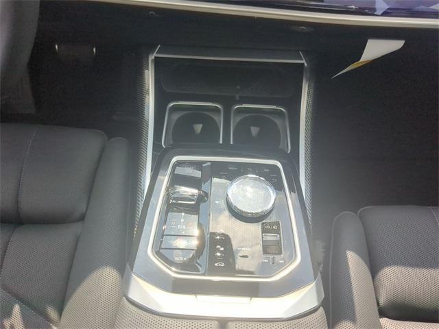 new 2025 BMW 760 car, priced at $148,255