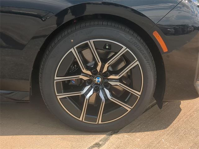 new 2025 BMW 760 car, priced at $148,255