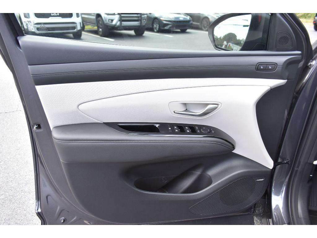 new 2025 Hyundai TUCSON Hybrid car, priced at $42,262